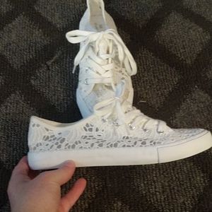 Size 7 lace shoes